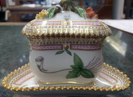 Flora Danica (1961 To Current) Triangular Custard Cup, Saucer & Lid-Pingvicula al