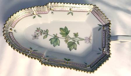 Flora Danica (1961 To Current) 7" Pickle/Accent Dish-Saxifraga cernua L.
