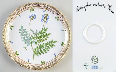 Flora Danica (1961 To Current) 9" Round Tray-Astragalus ovoboides Horn