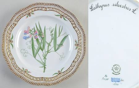 Flora Danica (1961 To Current) 10" Pierced Dinner Plate/Fruit Std-Lathyrus silves