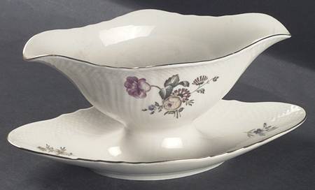 Frijsenborg Gravy Boat with Attached Underplate
