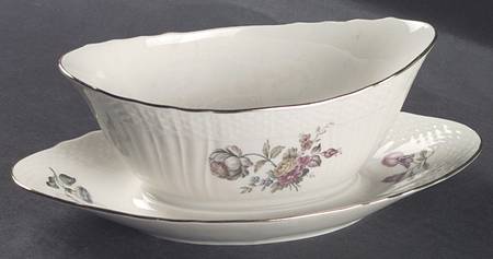 Frijsenborg Gravy Boat with Attached Underplate