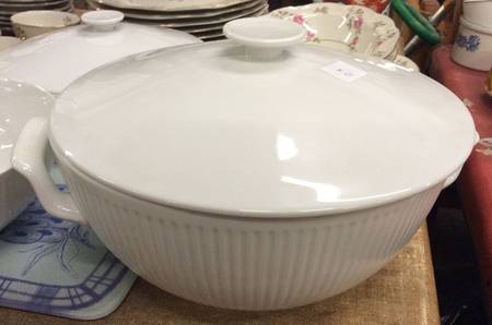 Georgiana Round Covered Vegetable