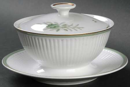 Green Melodi Gravy Boat w/Attached Underplate & Lid