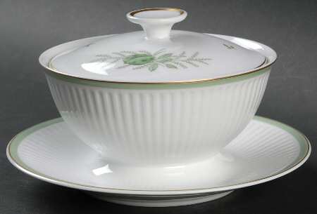 Green Melodi Gravy Boat w/Attached Underplate & Lid