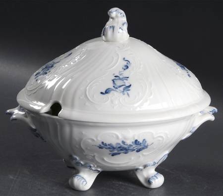 Juliane Marie Blue Round Covered Vegetable