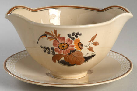 Knud Gravy Boat with Attached Underplate