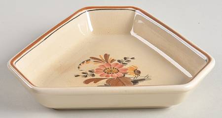 Knud Triangular Pickle Dish