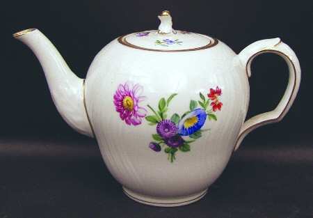 Light Saxon Flower Teapot & Lid