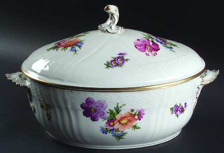 Light Saxon Flower Oval Tureen & Lid