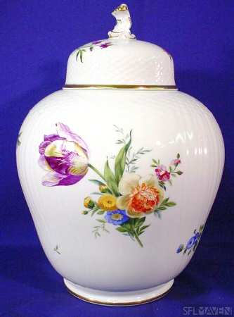 Light Saxon Flower Large Covered Vase