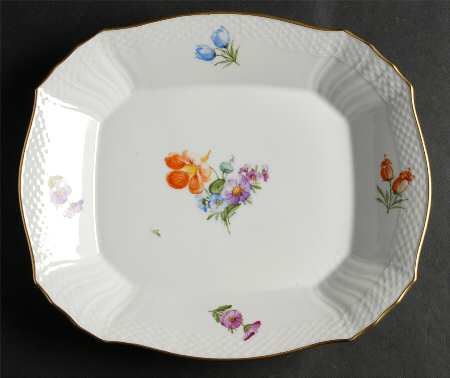 Light Saxon Flower 10" Oval Serving Platter