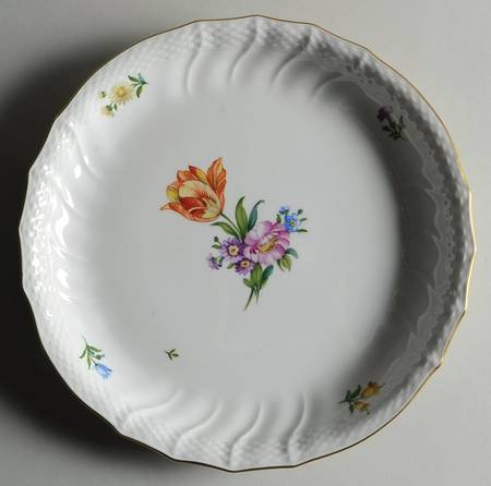 Light Saxon Flower Cake Plate