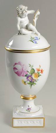 Light Saxon Flower Large Covered Vase