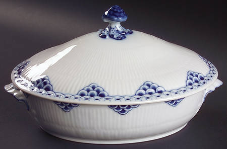 Princess Blue Oval Covered Vegetable