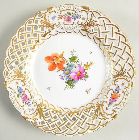 Saxon Flower (1221) Pierced Edge Luncheon Plate