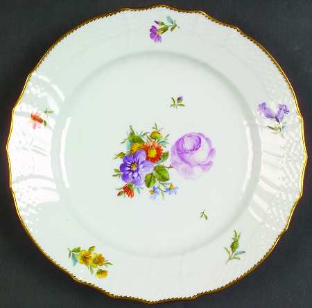 Saxon Flower (1221) Luncheon Plate