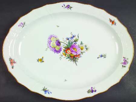 Saxon Flower (1221) 17" Oval Serving Platter