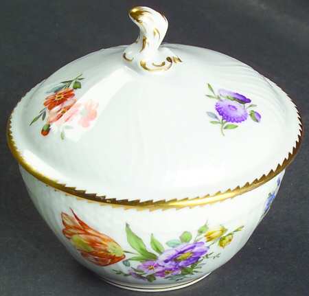 Saxon Flower (1221) Mini Sugar Bowl & Lid