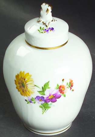 Saxon Flower (1221) Tea Caddy & Lid