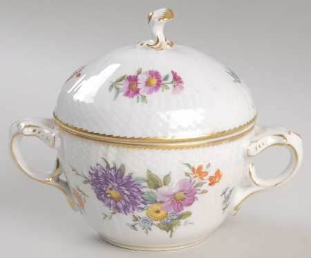 Saxon Flower (1221) Sugar Bowl & Lid