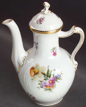 Saxon Flower (1221) Mini Coffee Pot & Lid