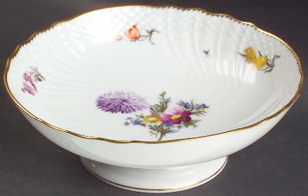 Saxon Flower (1221) Low Footed Cake Plate