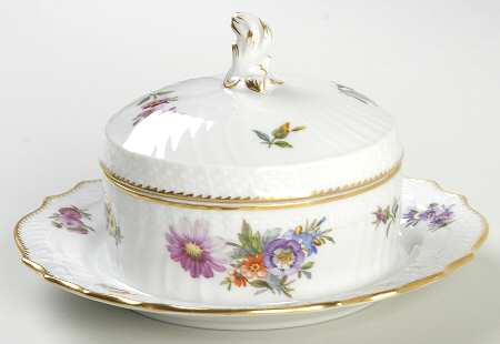 Saxon Flower (1221) Round Covered Butter