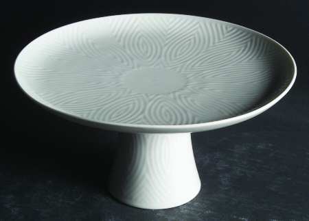 Salto 9" Diameter Pedestal Cake Stand