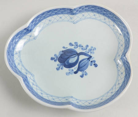 Tranquebar Blue (Rim, Wide Lattice Band) Leaf Shaped Dish