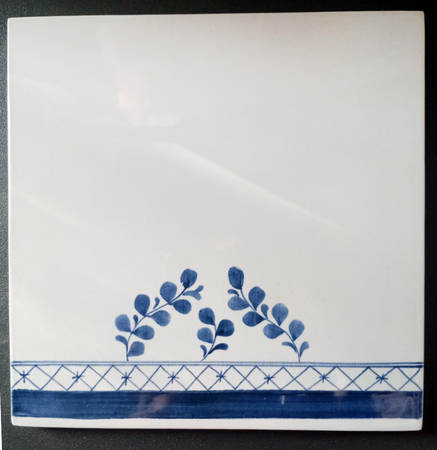 Tranquebar Blue (Rim, Wide Lattice Band) Tea Tile