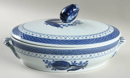 Tranquebar Blue (Rim, Wide Lattice Band) Oval Covered Vegetable