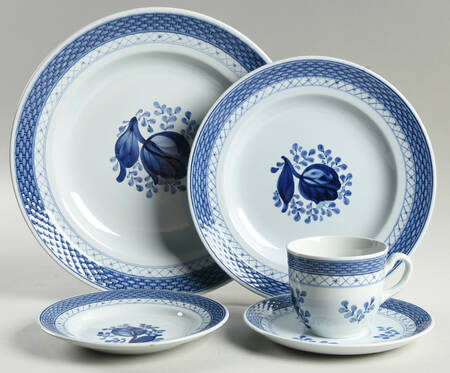 Tranquebar Blue (Rim, Wide Lattice Band) 40  Piece Estate Set