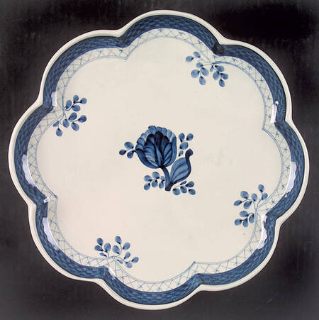 Tranquebar Blue (Rim, Wide Lattice Band) 11" Scalloped Cake Dish