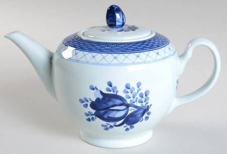 Tranquebar Blue (Rim, Wide Lattice Band) Teapot & Lid