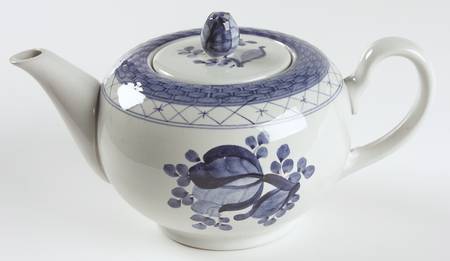 Tranquebar Blue (Rim, Wide Lattice Band) Mini Teapot & Lid