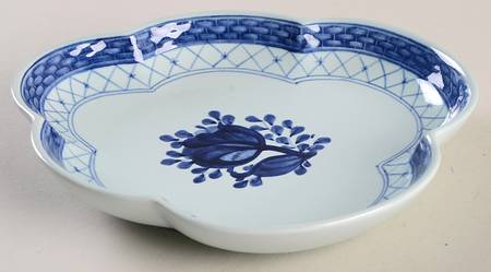 Tranquebar Blue (Rim, Wide Lattice Band) Small Leaf Dish