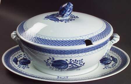 Tranquebar Blue (Rim, Wide Lattice Band) Oval Trueen & Lid with Underplate