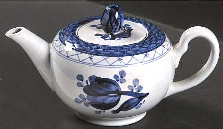 Tranquebar Blue (Rim, Wide Lattice Band) Individual Teapot & Lid