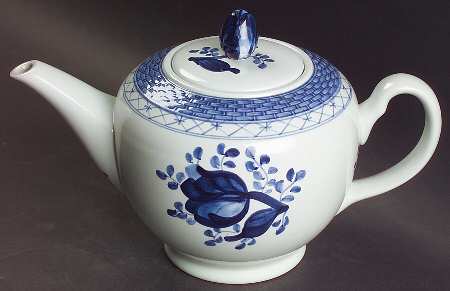 Tranquebar Blue (Rim, Wide Lattice Band) Teapot & Lid