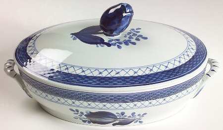 Tranquebar Blue (Rim, Wide Lattice Band) Oval Covered Vegetable
