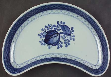 Tranquebar Blue (Rim, Wide Lattice Band) Crescent Salad Plate