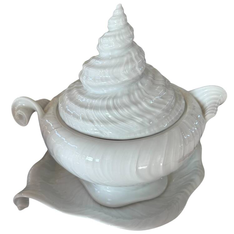 Triton Tureen & Lid w/Underplate