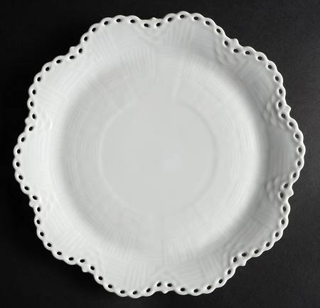 White Full Lace 10" Round Scalloped Dish