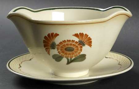 Zinnia Gravy Boat with Attached Underplate