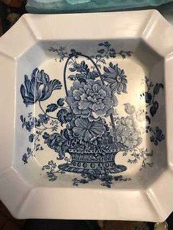 Charlotte Blue On White 7" Square Ashtray
