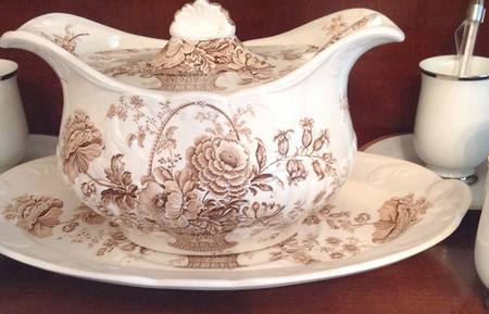 Charlotte Brown On White Sauce Boat & Lid with Underplate