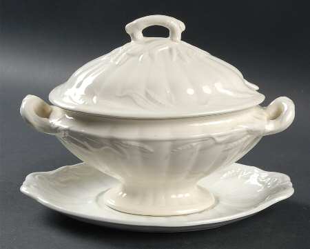 Wheat (Cream) Sauce Boat & Lid with Underplate