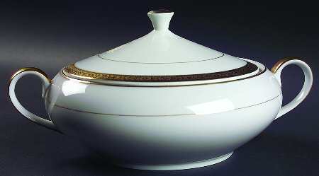 Duchess Round Covered Vegetable