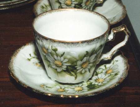 Daisy Bouquet Flat Cup & Saucer Set